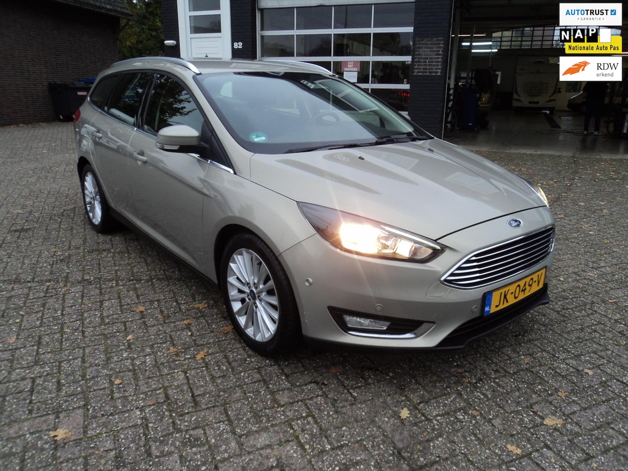 Ford Focus Wagon - 1.0 Titanium Cruise Control Navigatie - AutoWereld.nl