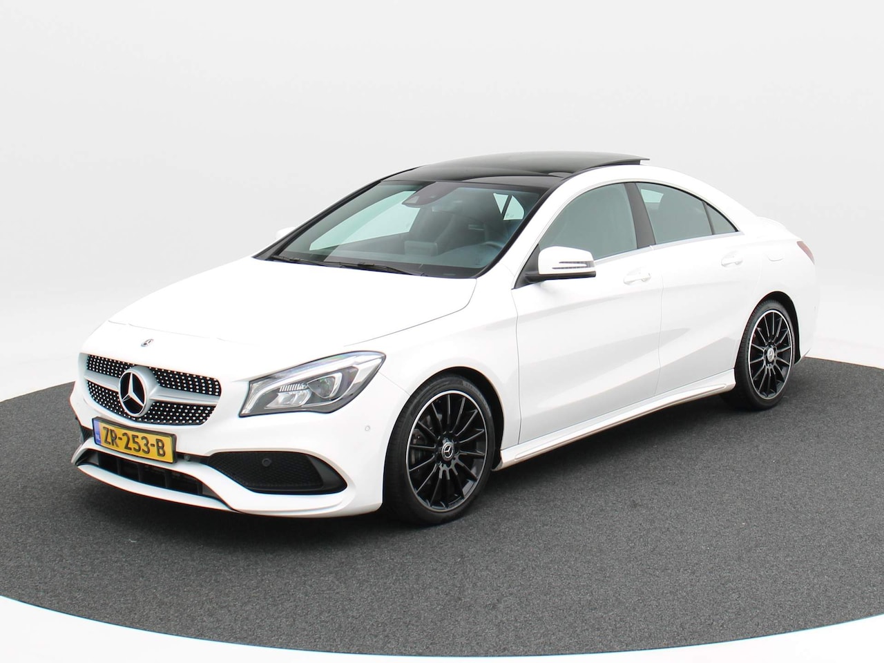 Mercedes-Benz CLA-Klasse - 200 AMG | Cruise | LED | Panorama | Carplay | Stoel Verw. | Navi | ECC | 18 Inch AMG - AutoWereld.nl