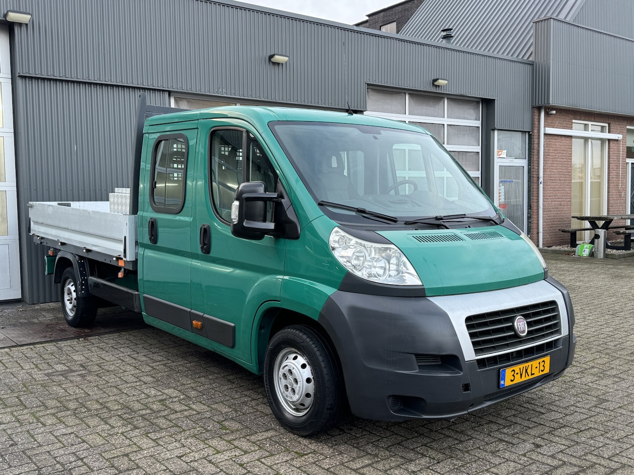 Fiat Ducato - 33 2.3 MultiJet DC Btw vrij Open laadbak Trekhaak 2500kg trekgewicht 7-persoons Parrot Pic - AutoWereld.nl