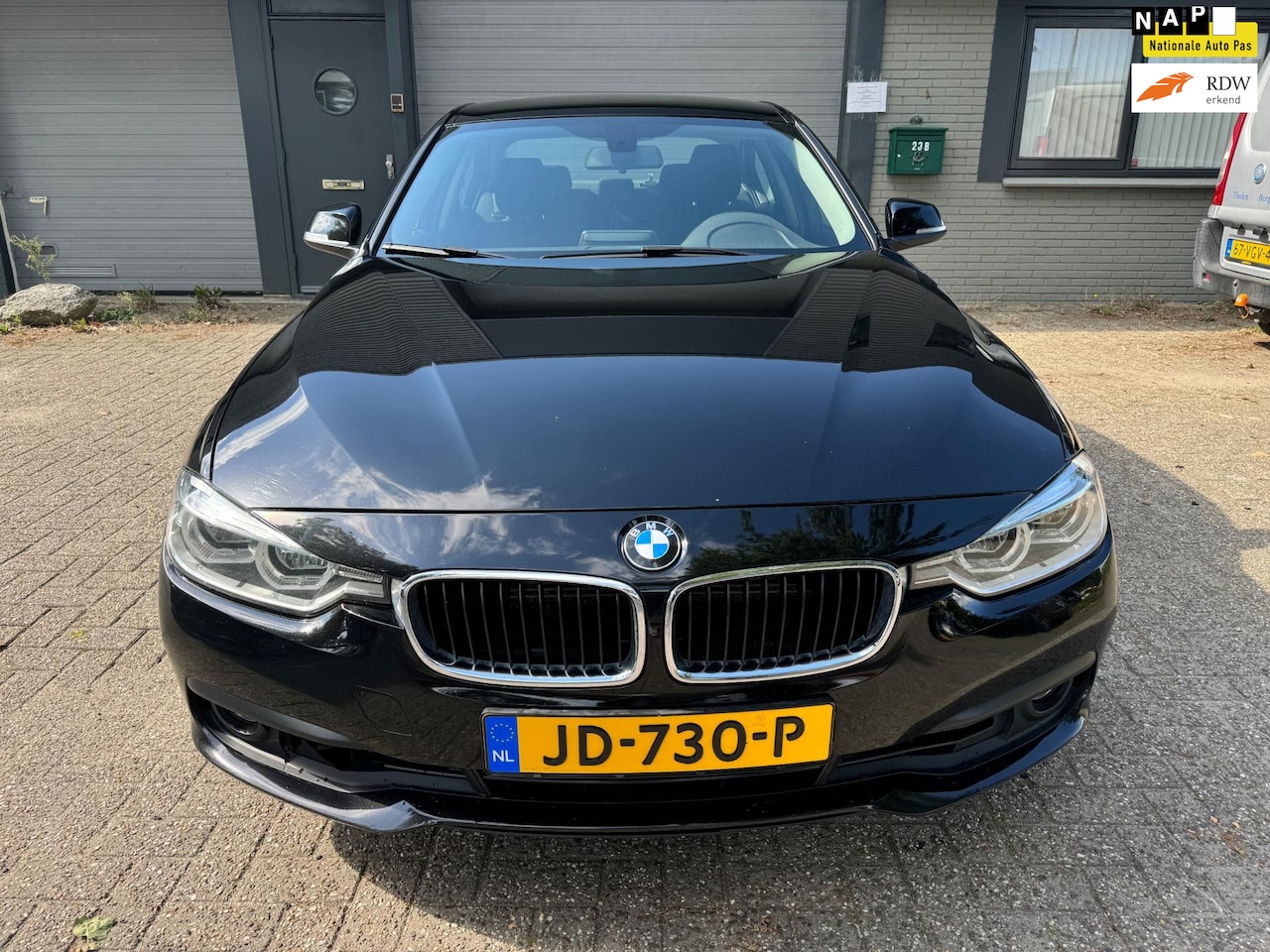 BMW 3-serie - 330e Essential 330e Essential - AutoWereld.nl