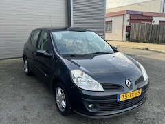 Renault Clio - 1.6-16V Privilège