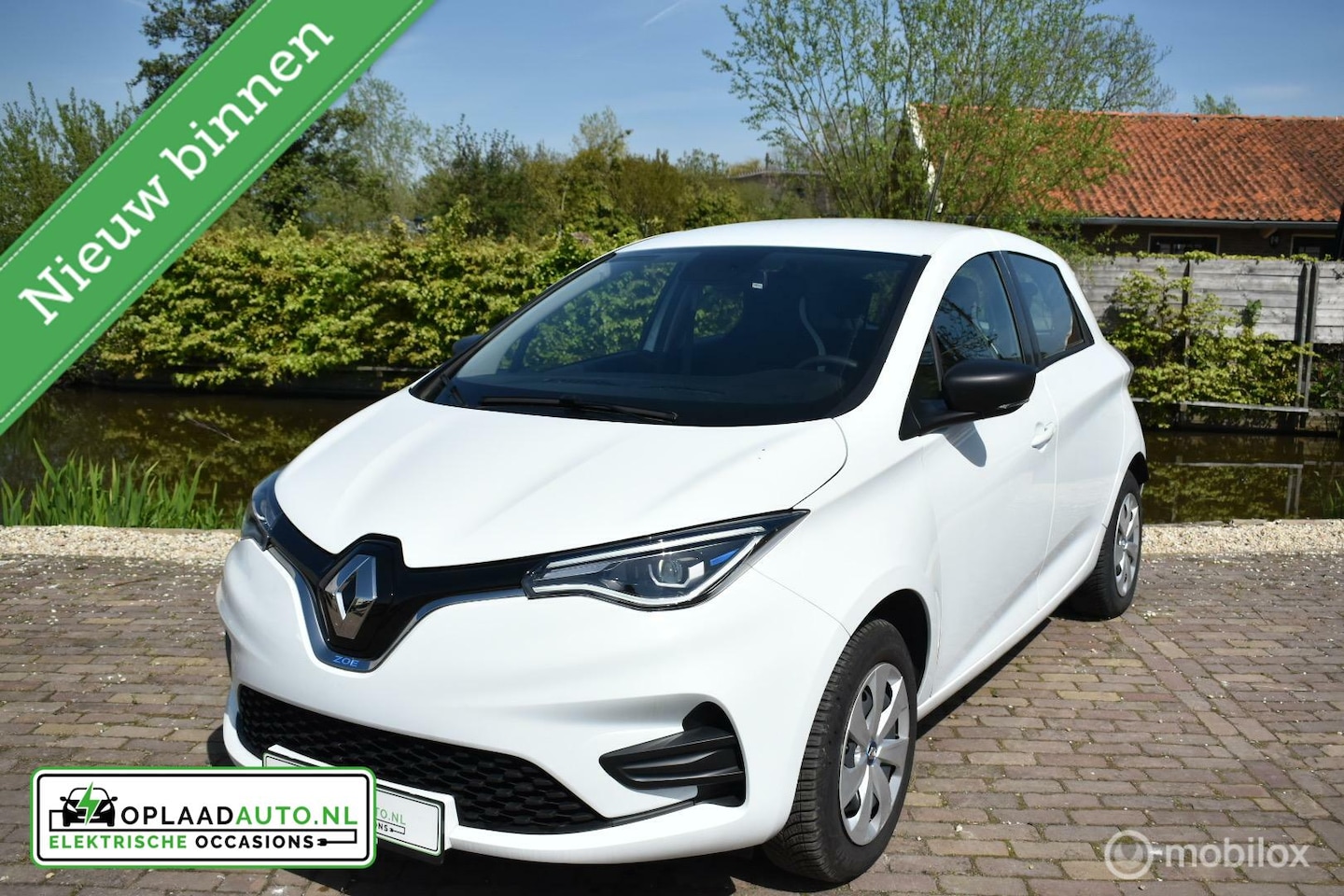 Renault Zoe - R110 Life 52 kWh | 1 jaar garantie | Subsidie - AutoWereld.nl