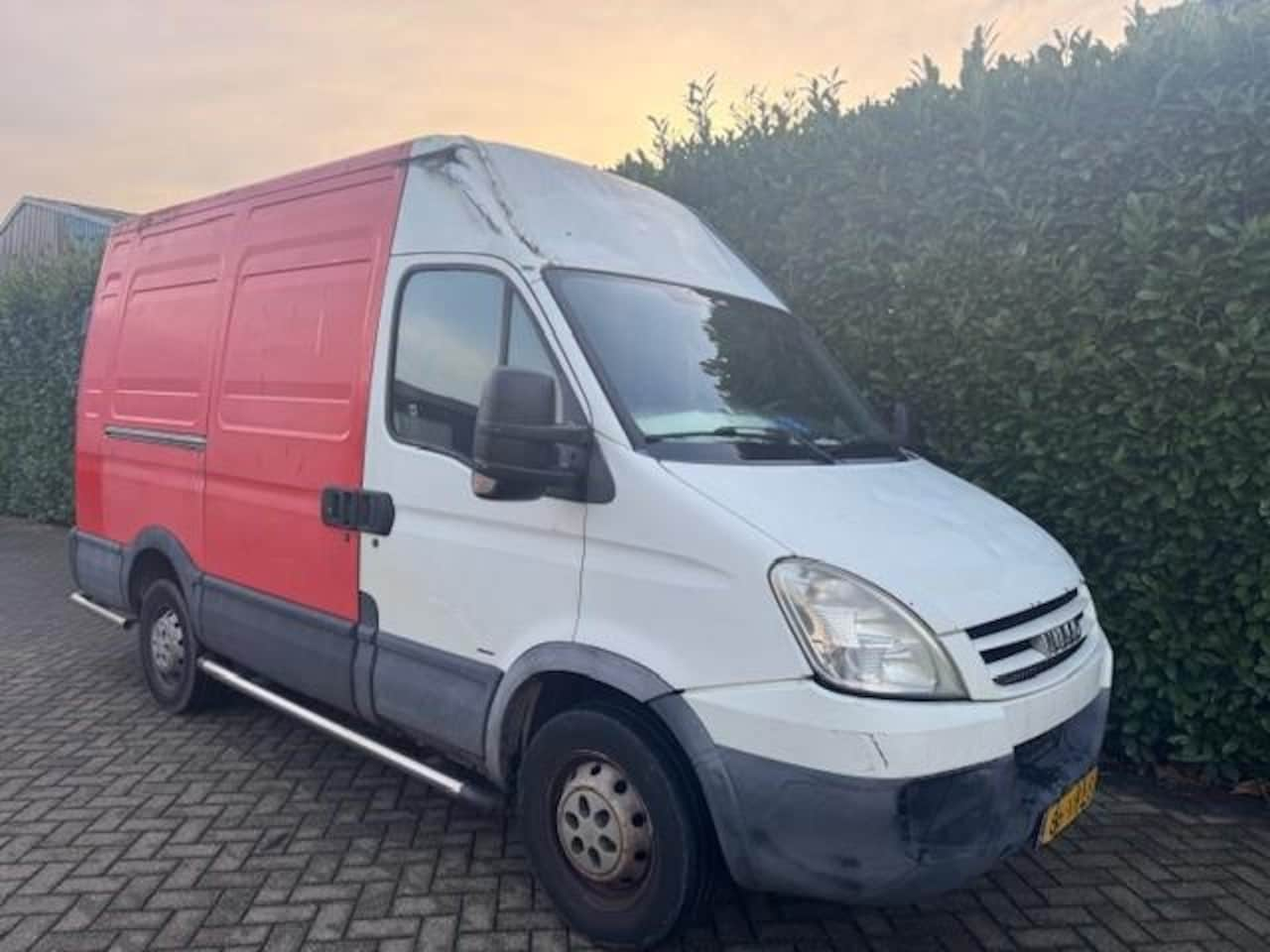 Iveco Daily - 35 S 10V 300 H2 L 35S10V 300 H2 L - AutoWereld.nl