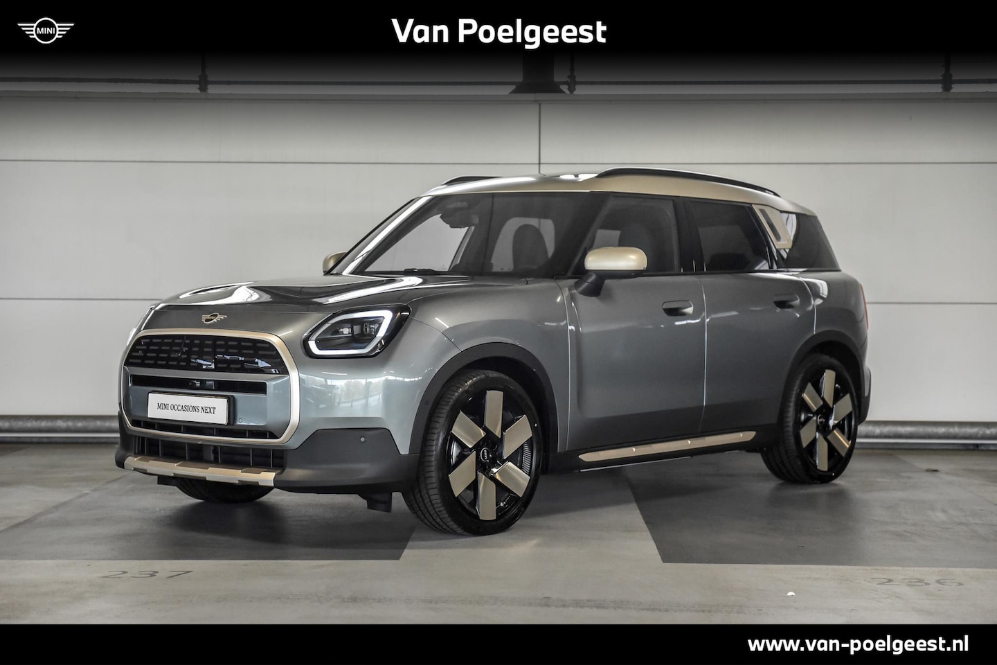 MINI Countryman - E Favoured 66.5 kWh | Pakket L | Dak en spiegelkappen in Vibrant Silver - AutoWereld.nl