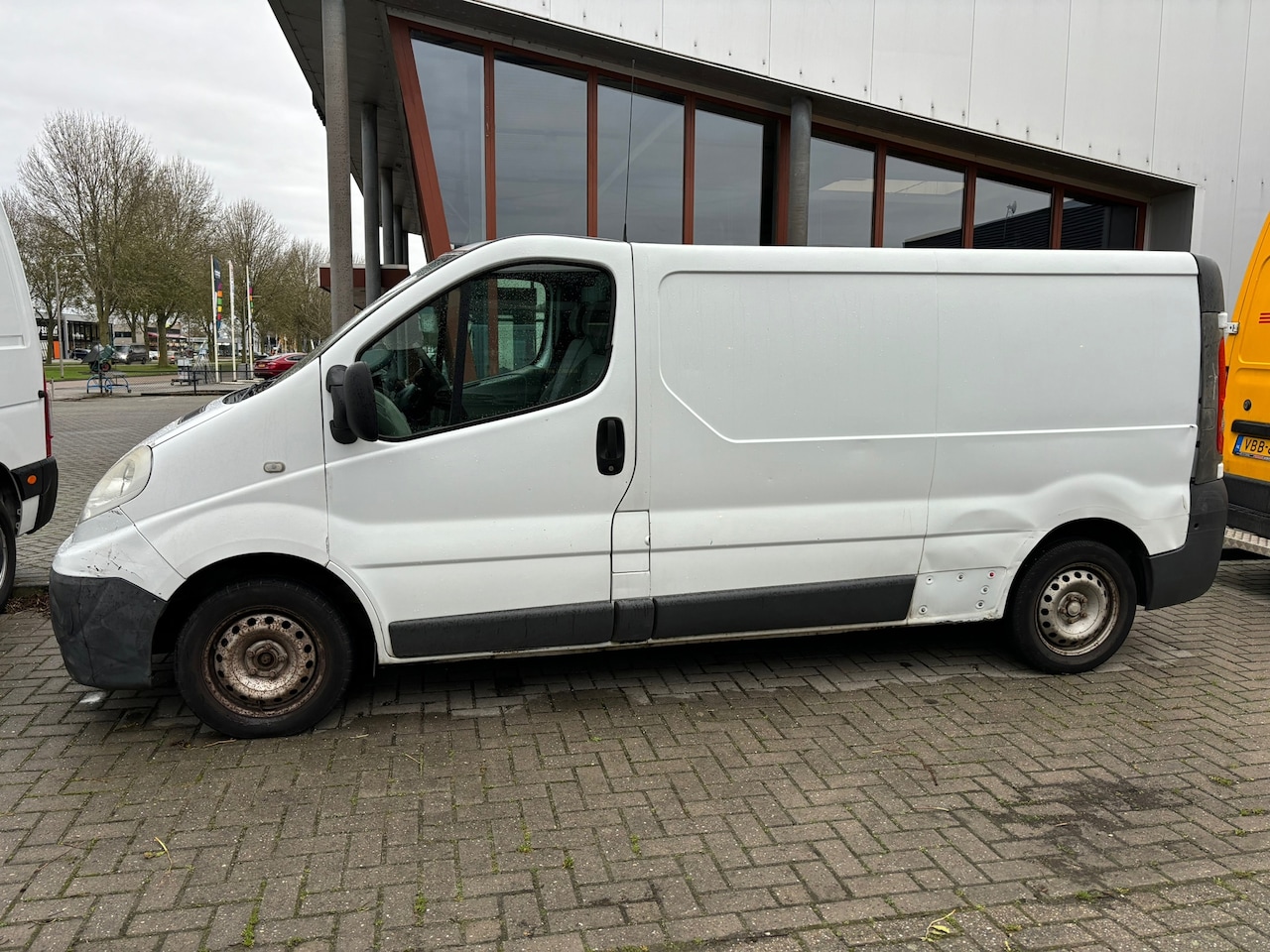 Nissan Primastar - 90.29 2.0 dCi 350L 90.29 2.0 dCi 350L - AutoWereld.nl