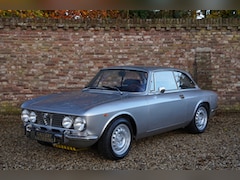 Alfa Romeo 2000 - GTV Bertone "Fully/TOP restored" A "full bare metal" restoration, In terms of quality - th