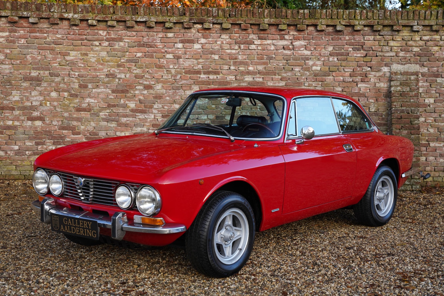 Alfa Romeo 2000 - GTV Bertone Restored condition, One family owned since 1989, Alfa Romeo's classic color sc - AutoWereld.nl