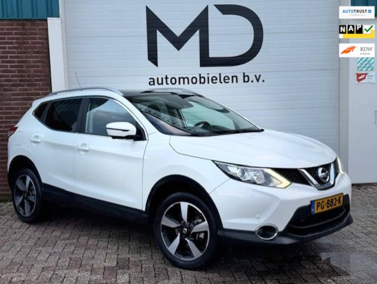 Nissan Qashqai - 1.2 N-Connecta / Panorama dak / 360 camera - AutoWereld.nl