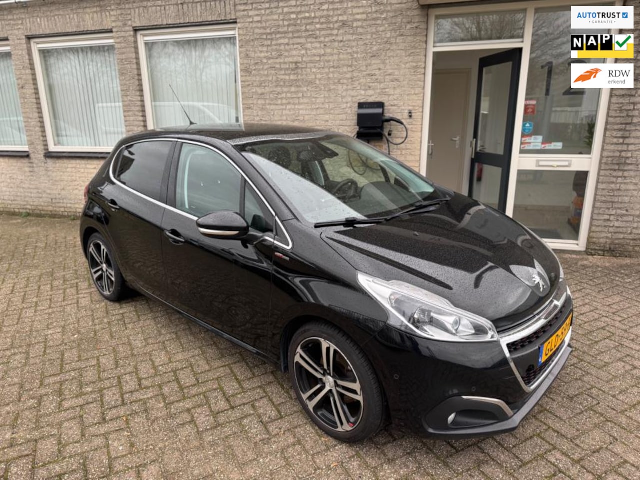 Peugeot 208 - 1.2 PureTech GT-line | Pano | Nieuw APK | Nieuw Motor dealer - AutoWereld.nl