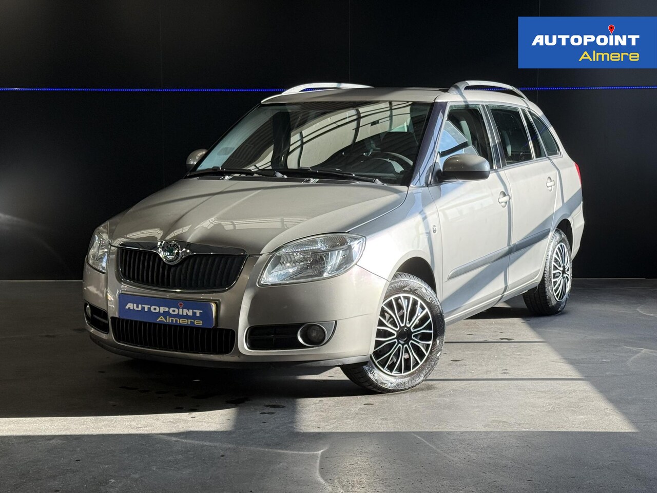 Skoda Fabia Combi - 1.4-16V Ambiente Airco | Trekhaak | Parkeersensoren - AutoWereld.nl