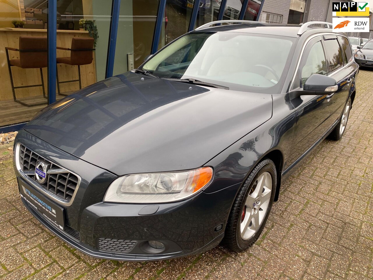 Volvo V70 - 2.5FT Summum Automaat 230PK LEER / XENON / YOUNGTIMER - AutoWereld.nl