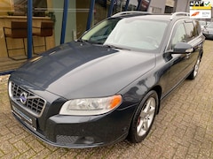 Volvo V70 - 2.5FT Summum Automaat 230PK LEER / XENON / YOUNGTIMER