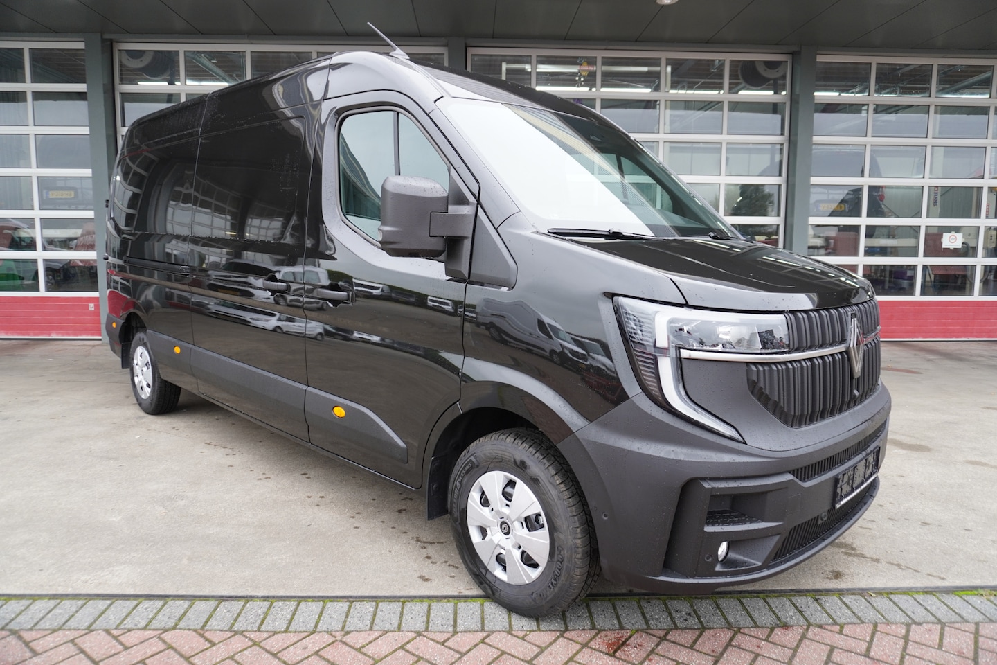 Renault Master - T35 2.0 dCi 170PK L3H2 Extra Schuifdeur links en Rechts Nr. V070 | Climate | Navi | Cruise - AutoWereld.nl