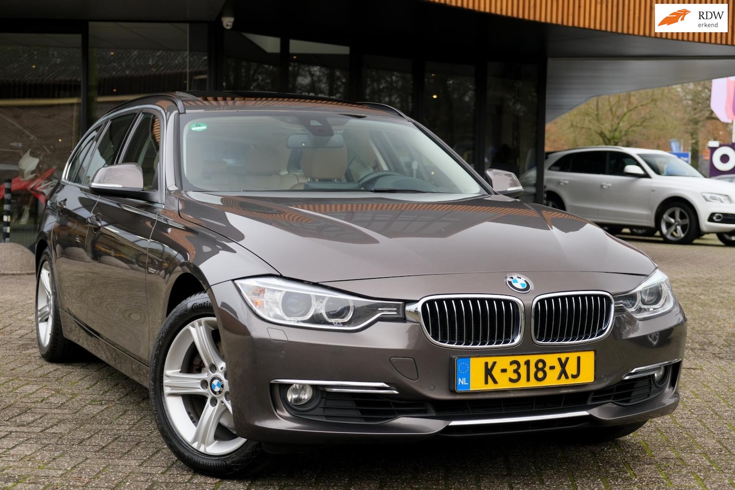 BMW 3-serie Touring - 328i High Executive/Panoramadak/Head-Up Display/Trekhaak/ - AutoWereld.nl