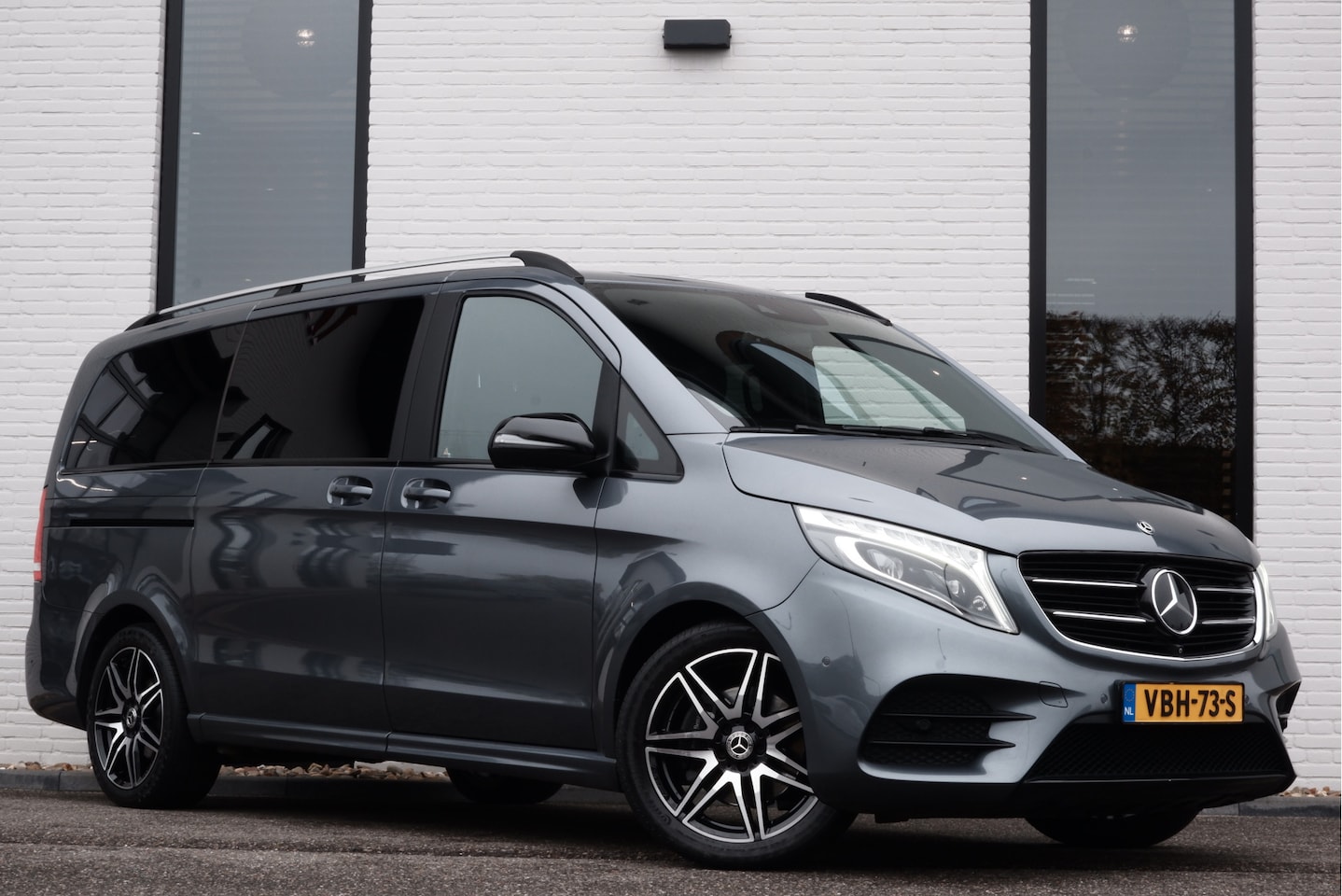 Mercedes-Benz V-klasse - 250d Aut / AMG / Lang / DC / BTW VRIJ-MARGE / 2x Elec Schuifdeur / Burmester / Nette Staat - AutoWereld.nl