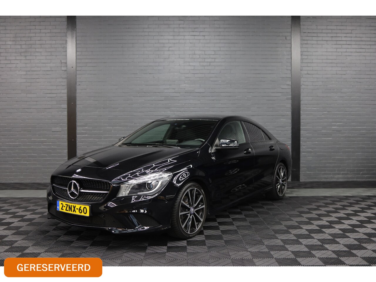 Mercedes-Benz CLA-Klasse - 180 Ambition | Ned. Auto | leer-Stof | Panoramadak |  Night-pakket | - AutoWereld.nl