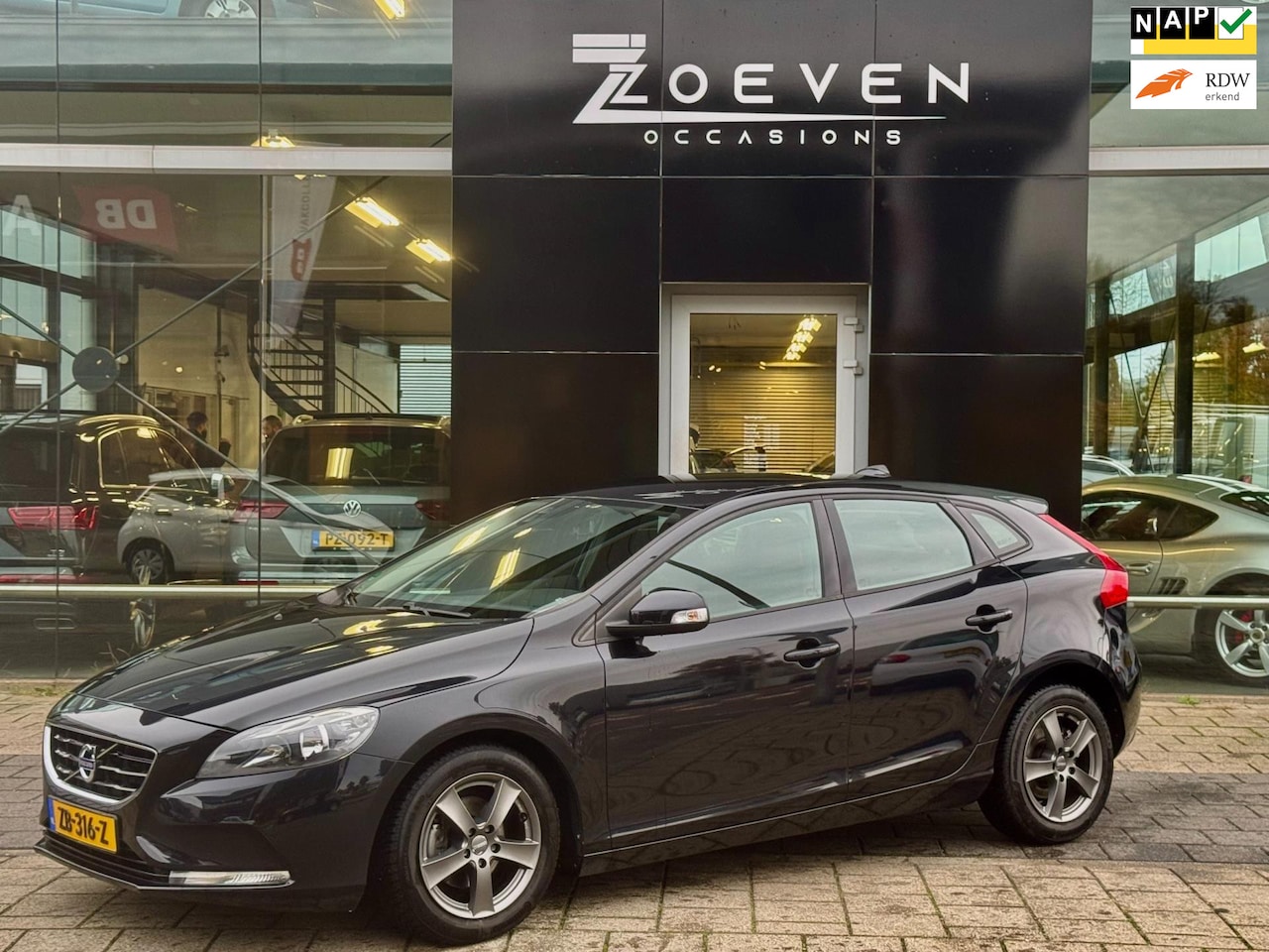 Volvo V40 - 1.6 D2 Momentum 1.6 D2 Momentum - AutoWereld.nl