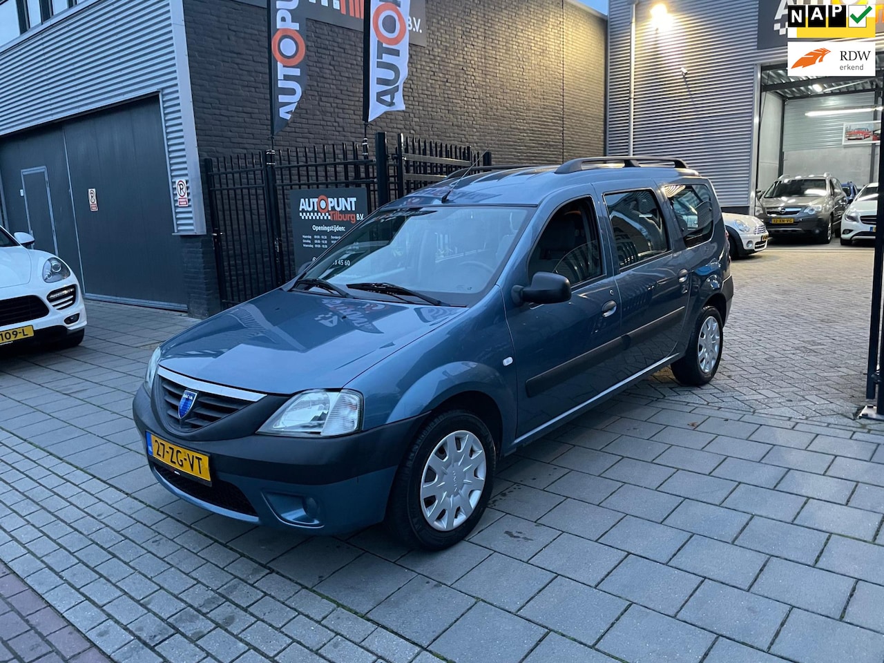 Dacia Logan MCV - 1.6 Ambiance 7p. 2e Eigenaar! Trekhaak Airco NAP APK - AutoWereld.nl