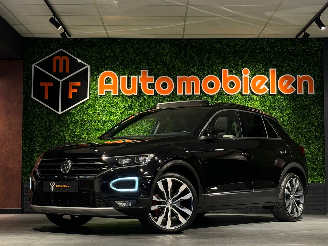 Volkswagen T-Roc - 2.0 TSI 4Motion Sport 190 PK |PANO|BEATS|TREKHAAK|SUPERSTAAT - AutoWereld.nl