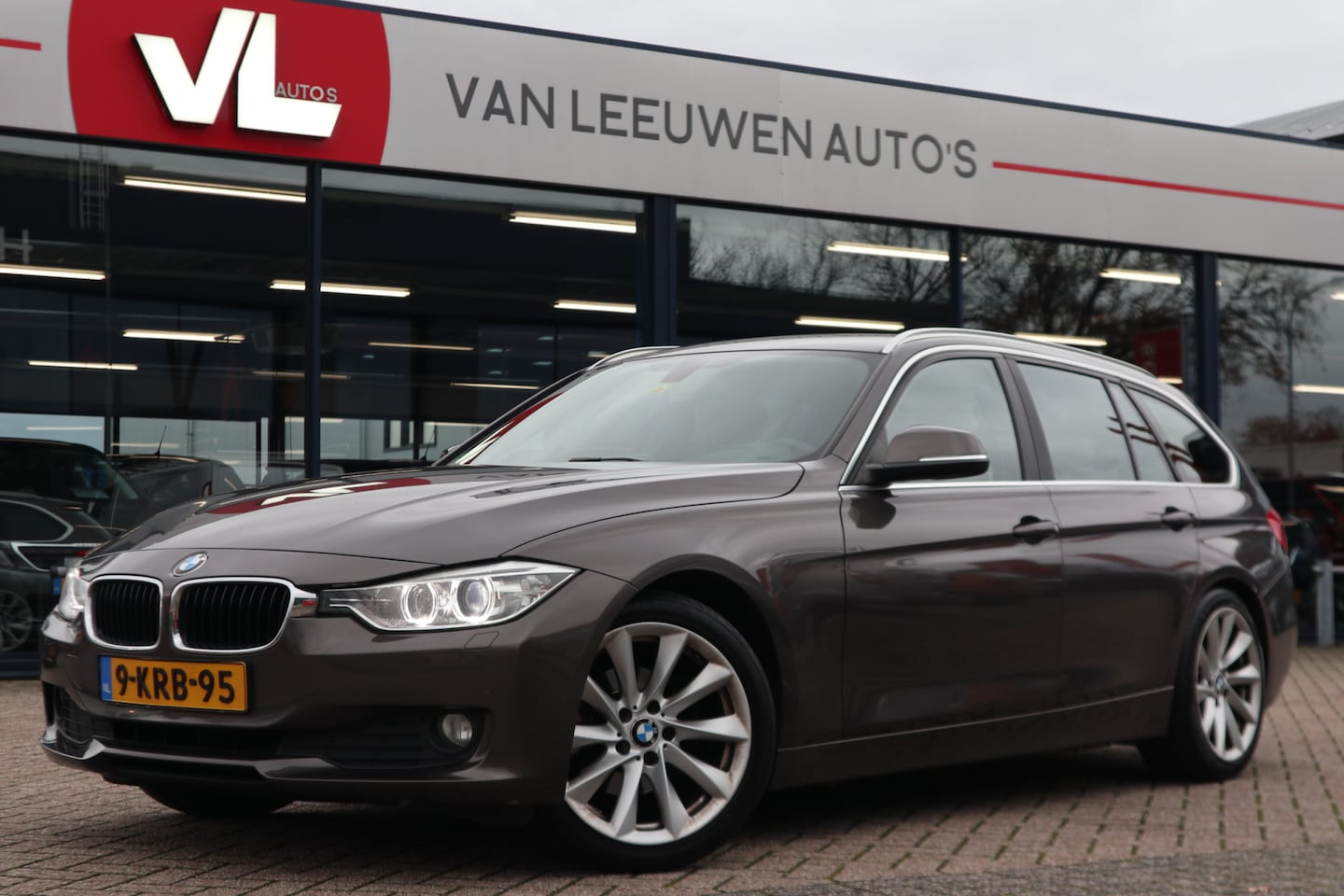 BMW 3-serie Touring - 320d EfficientDynamics Edition Executive | Nieuw Binnen | Automaat | Leer | Navi - AutoWereld.nl