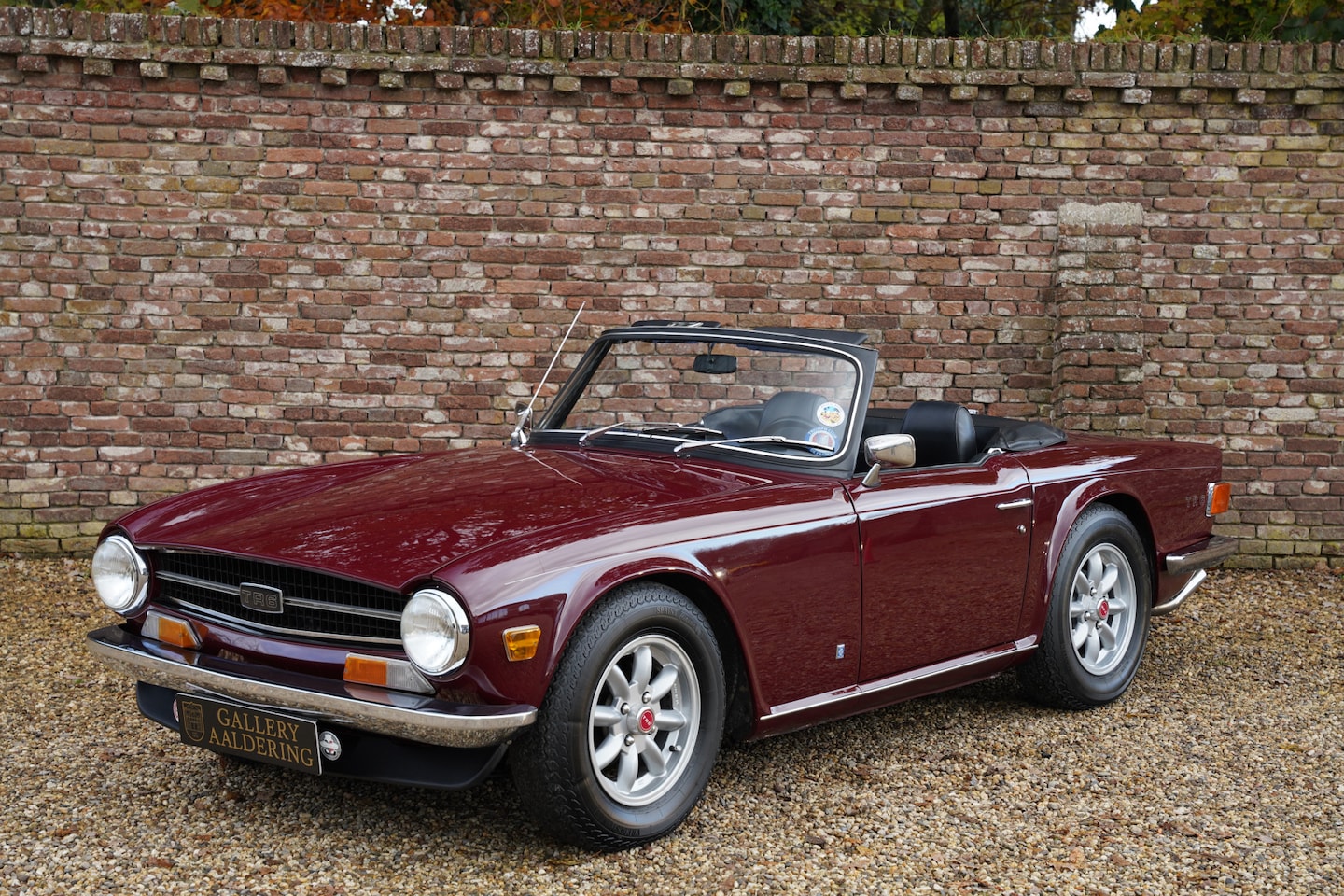 Triumph TR6 - Overdrive "Body-off" restored in the Netherlands, "Fastroad" TR6 with the sought-after tec - AutoWereld.nl