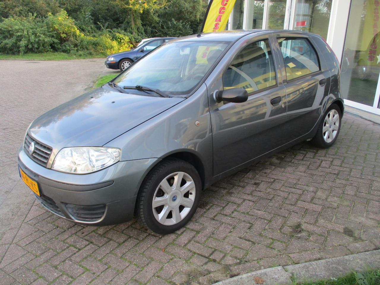 Fiat Punto - 1.4-16V Young 5 deurs! - AutoWereld.nl