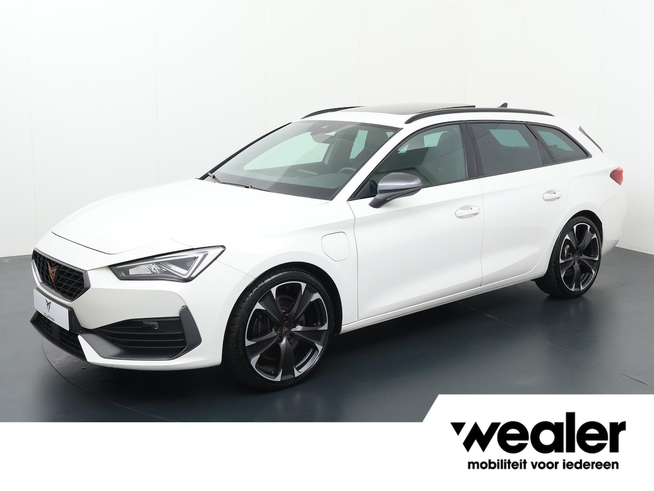 CUPRA Leon Sportstourer - 1.4 e-Hybrid VZ Performance | 245 PK | Panoramadak | Keyless entry / start  | Navigatiesys - AutoWereld.nl