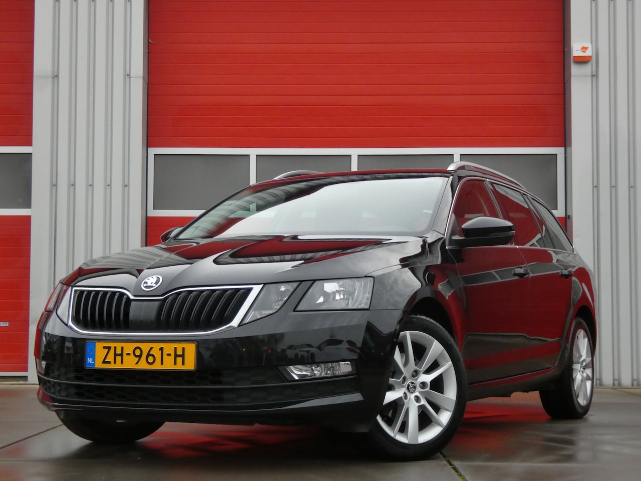 Skoda Octavia Combi - 1.5 TSI Greentech Ambition Business/ lage km/ zeer mooi! - AutoWereld.nl