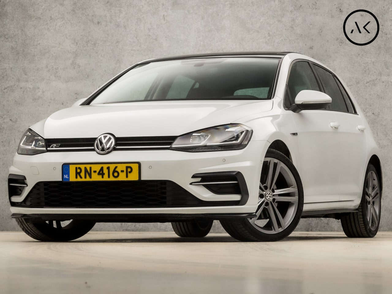 Volkswagen Golf - 1.5 TSI R-Line Sport 150Pk Automaat (SCHUIFDAK, DIGITAL COCKPIT, APPLE CARPLAY, GROOT NAVI - AutoWereld.nl