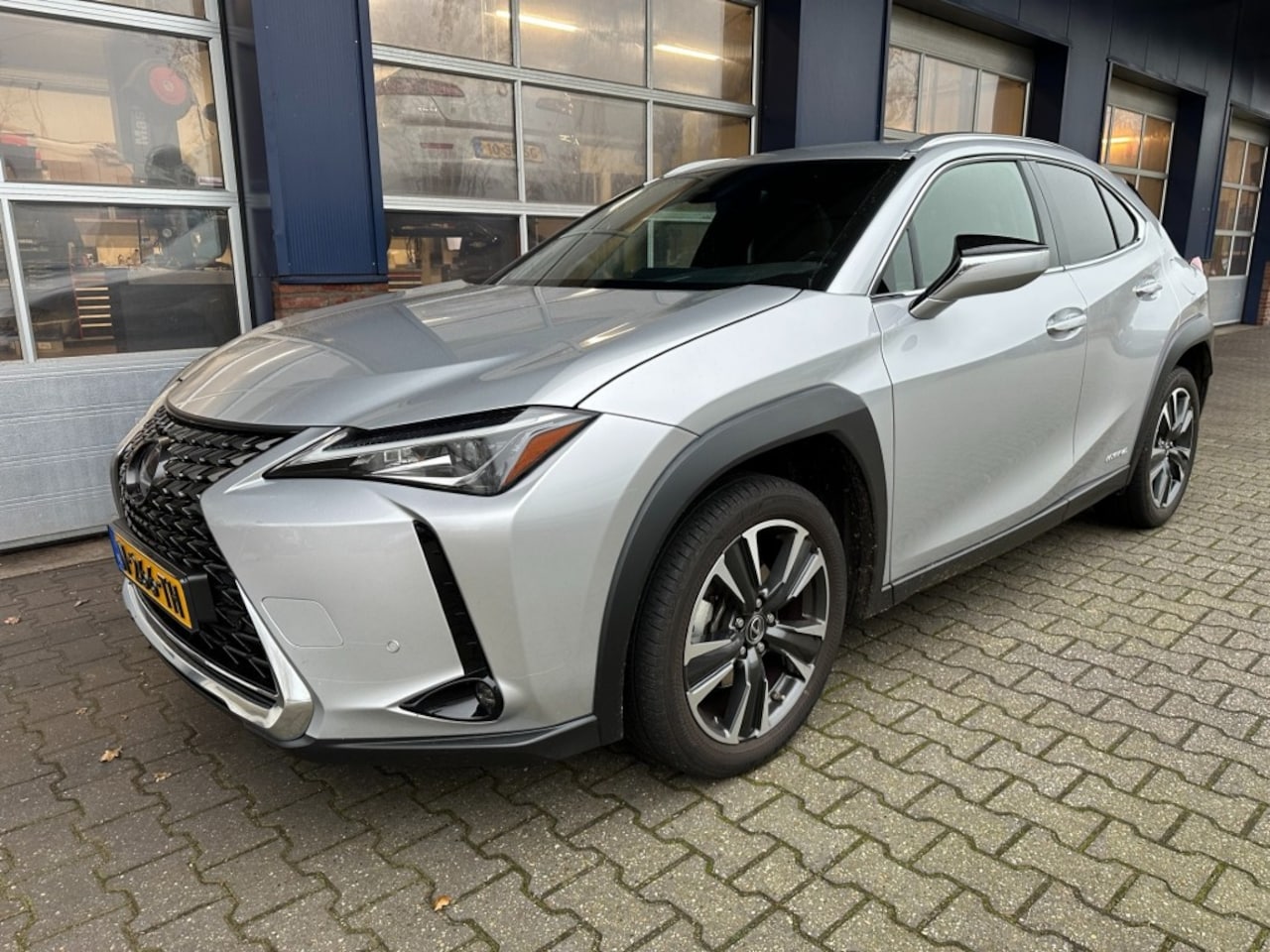 Lexus UX - 250H BUSINESS.  NAVI.  CAMERA.  ALL.IN. - AutoWereld.nl