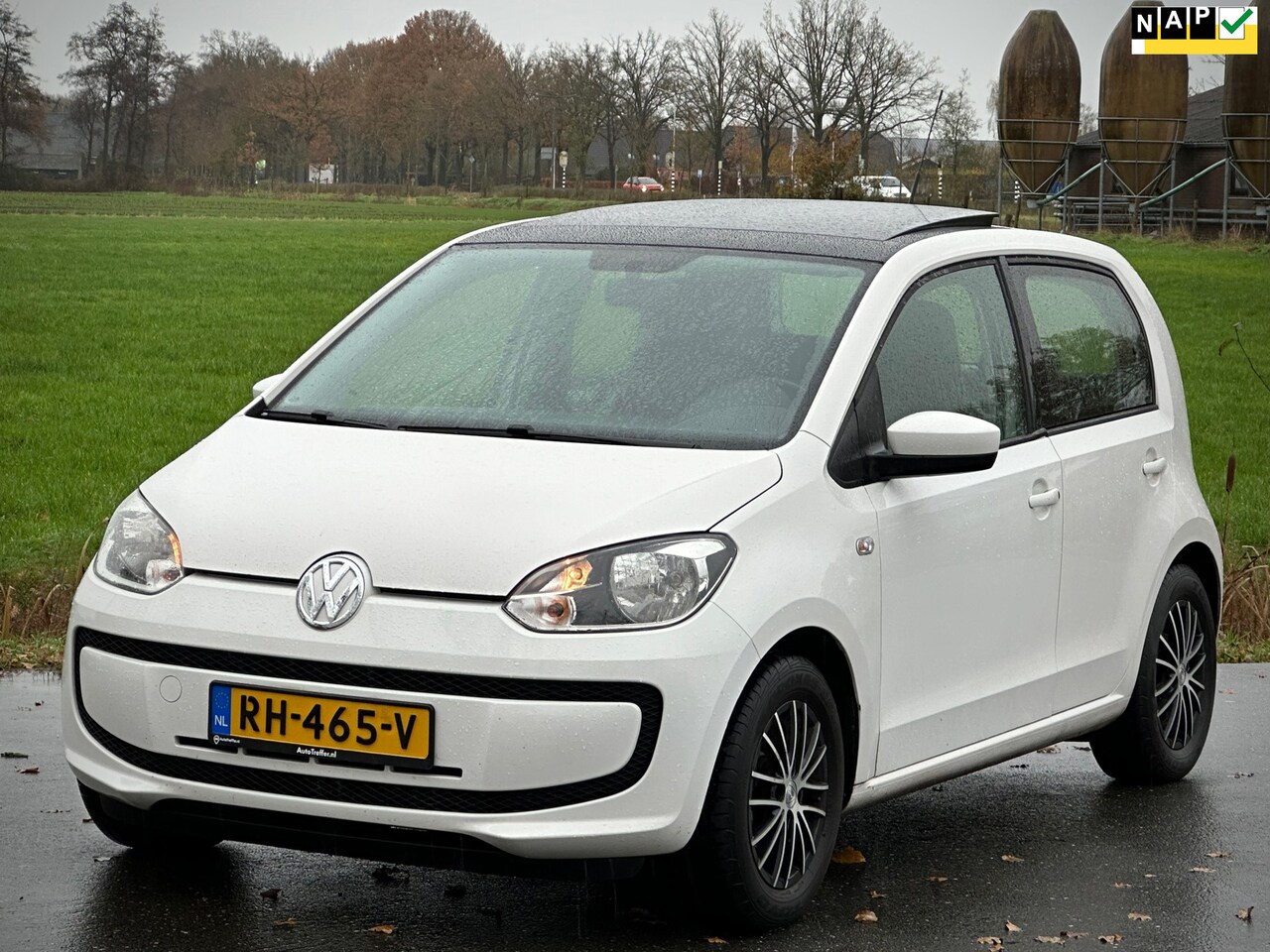 Volkswagen Up! - 1.0 high up! BlueMotion | Pano | Leer - AutoWereld.nl