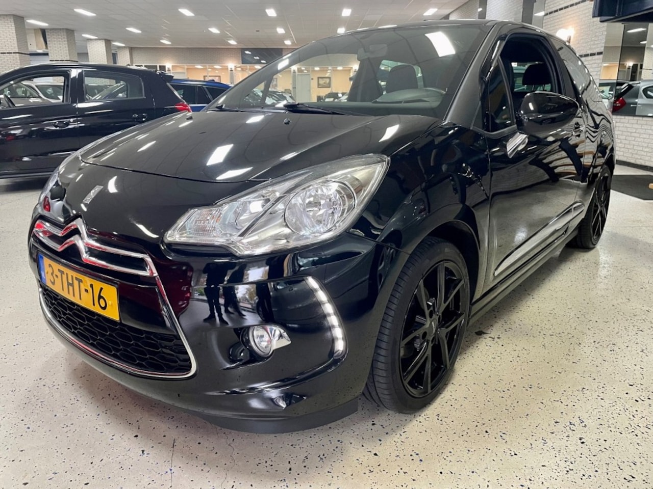 Citroën DS3 - 1.2 VTI SO CHIC / AIRCO / CRUISE / MULTIMEDIA / CHROOMPAKKET - AutoWereld.nl