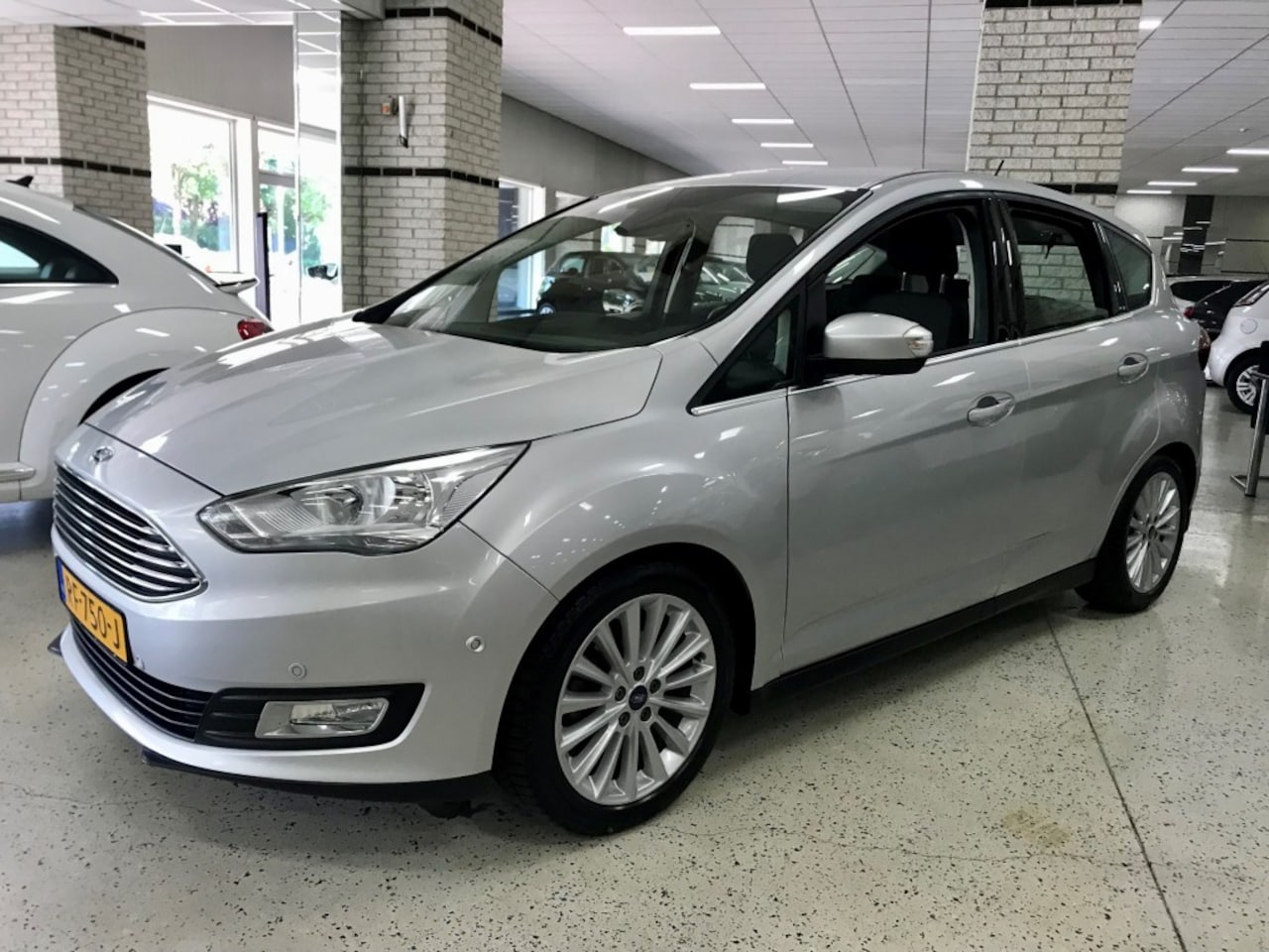 Ford C-Max - 125PK TITANIUM NAP Navigatie CLIMA  PARK-SENSOREN KEYLESS - AutoWereld.nl