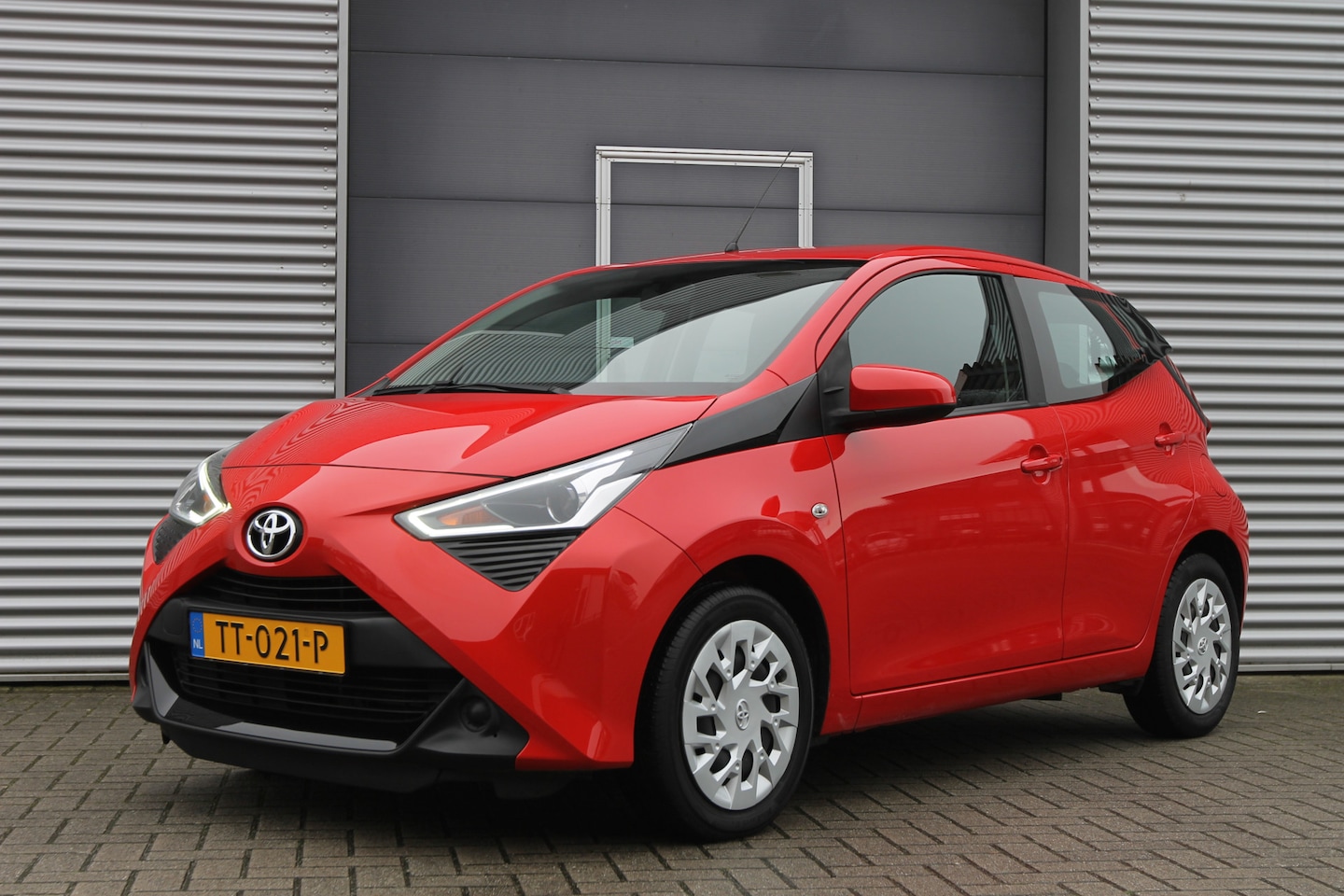 Toyota Aygo - 1.0 VVT-i x-play I AUTOMAAT I 5 DEURS I CAMERA I AIRCO - AutoWereld.nl