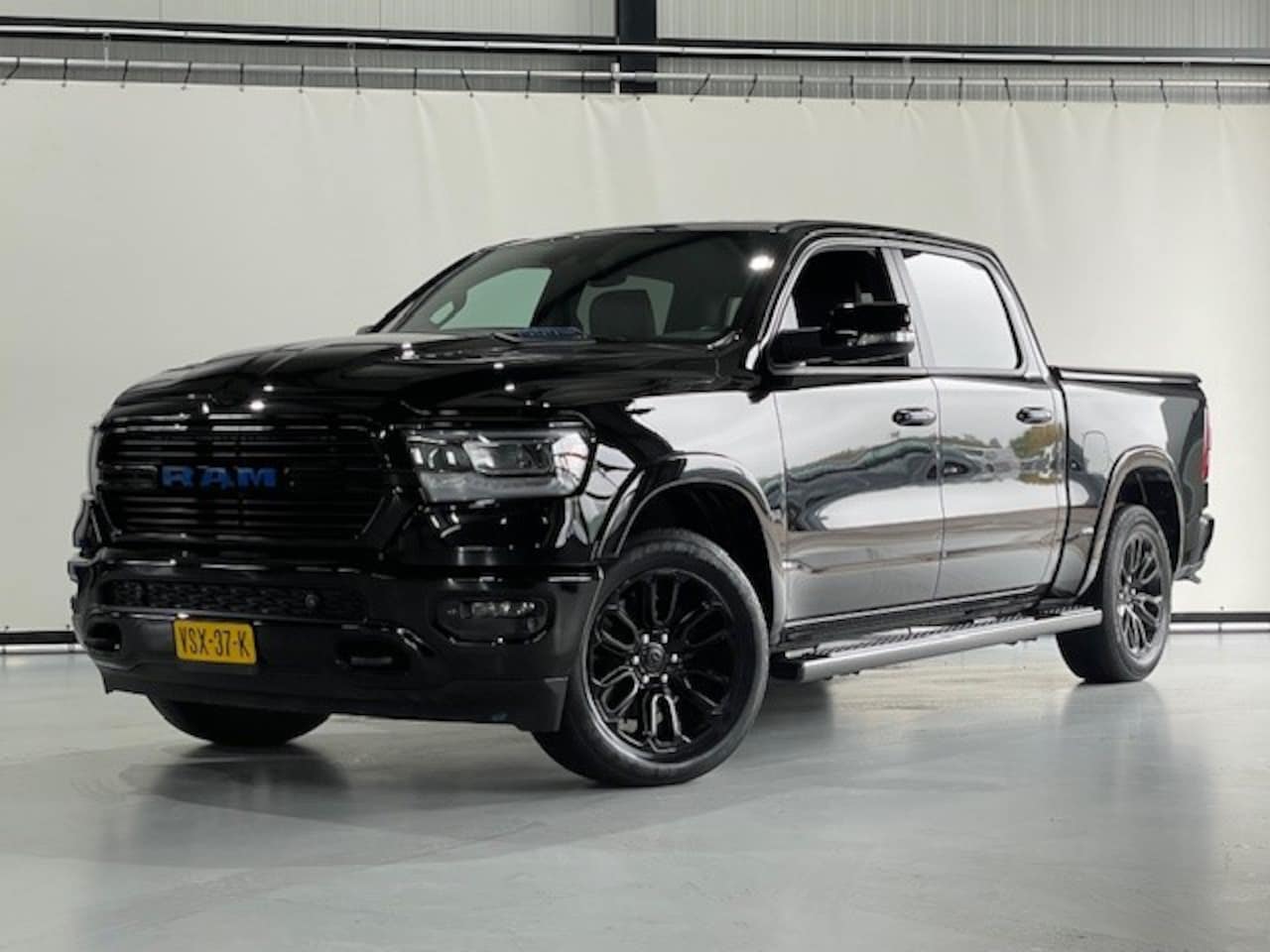 Dodge Ram 1500 - LPG 5.7 V8 4x4 Crew Cab Laramie LPG / Leder / Camera - AutoWereld.nl