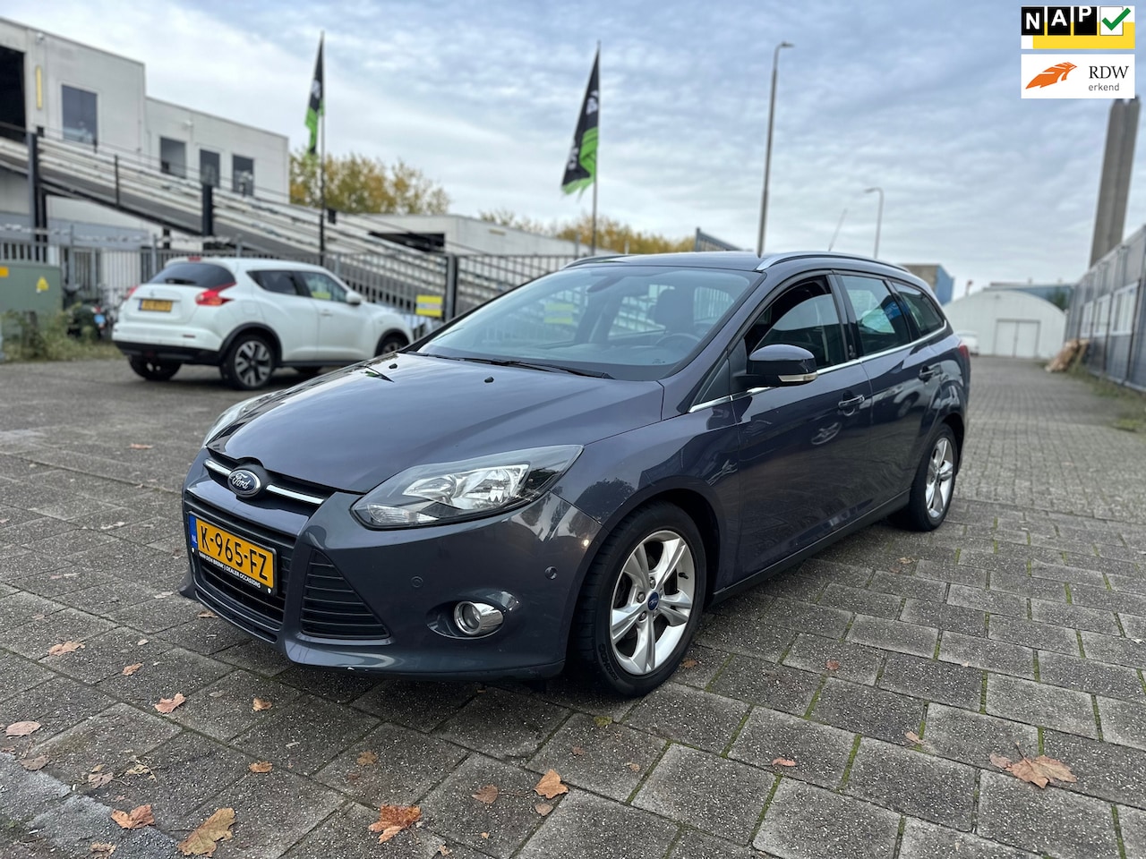 Ford Focus Wagon - 1.0 EcoBoost Titanium | 6bak | trekhaak - AutoWereld.nl