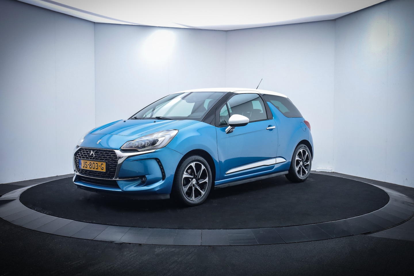 DS 3 - 1.2T Aut. SO CHIC 1e EIG! CAMERA/CARPLAY/HIFI/FULL LED/CLIMA/DAB+/CRUISE/PDC V+A/LMV 16'' - AutoWereld.nl