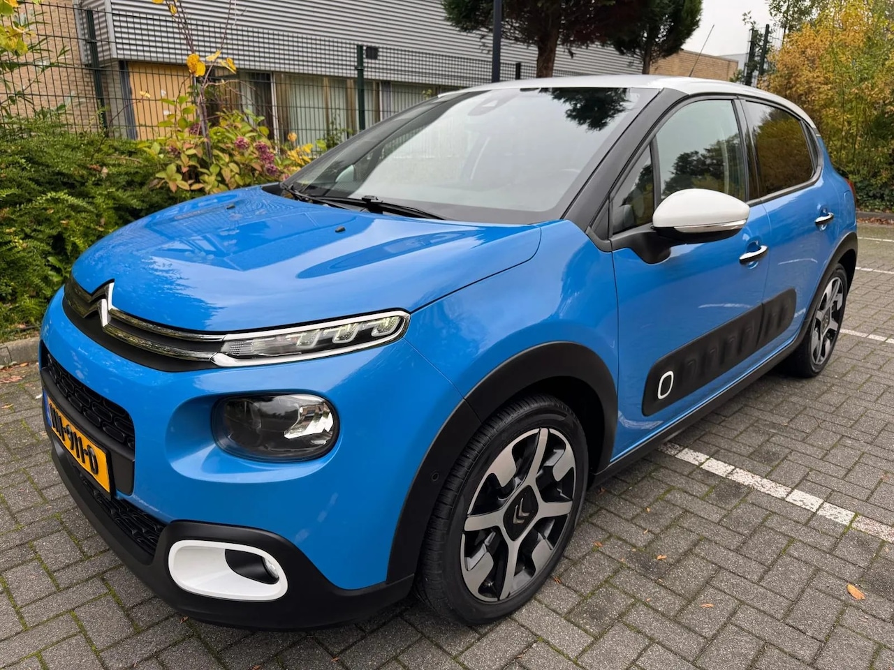 Citroën C3 - 1.2 PureTech S&S Shine / Automaat / Keyless / ParkAssist - AutoWereld.nl