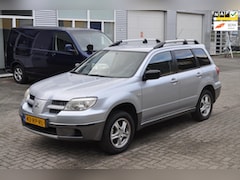 Mitsubishi Outlander - 2.0 Invite plus 2WD Trekhaak Airco NAP NL