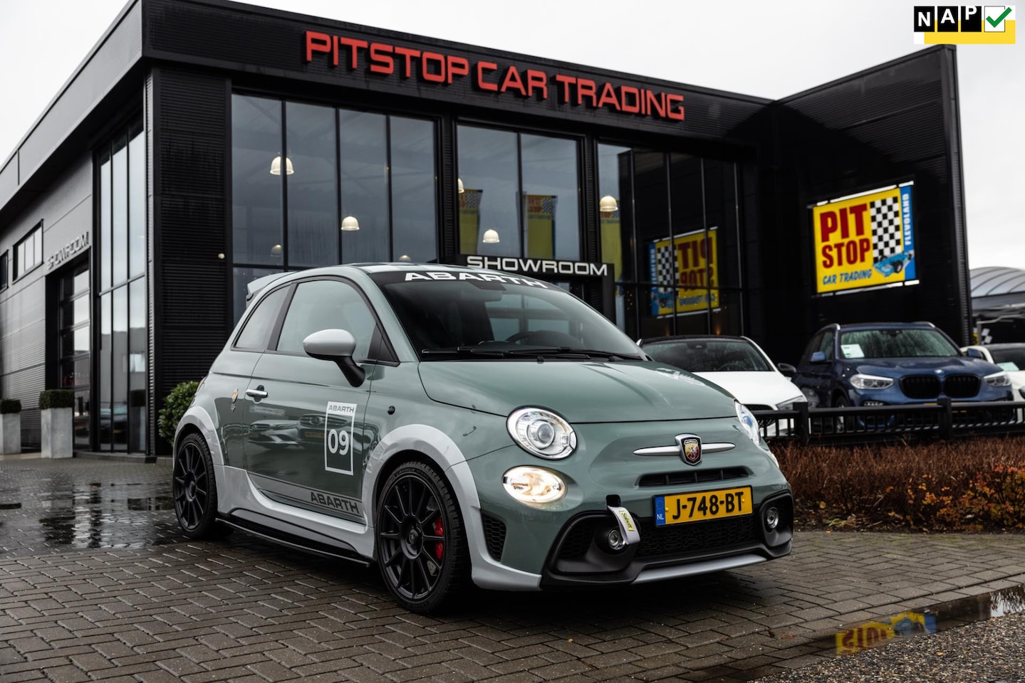 Fiat 500 C - 1.4 T-Jet Abarth 695 70th Anniversary, 180 PK, Alcantara, Carbon Stuur - AutoWereld.nl