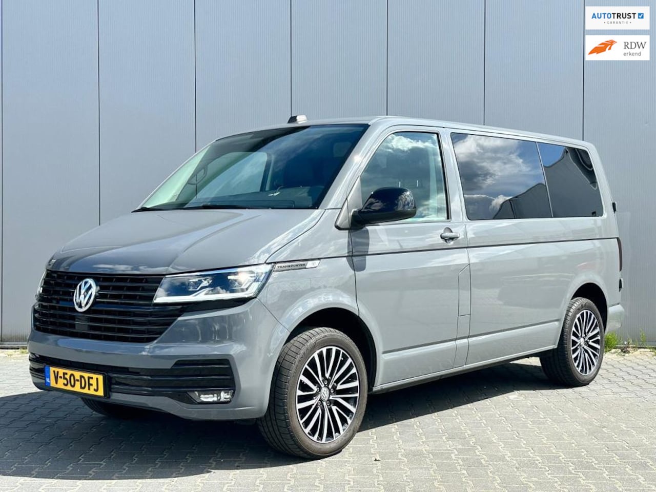 Volkswagen Transporter - 2.0 TDI L1H1 Bulli DSG / Navi / LED / Cruise / PDC / Camera - AutoWereld.nl