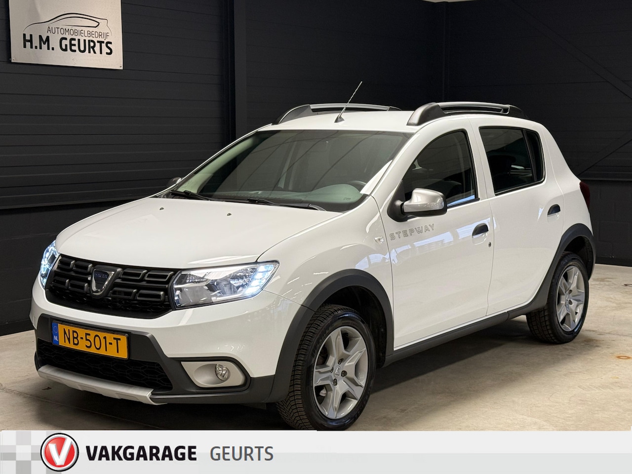 Dacia Sandero Stepway - 0.9 TCe Laureate Automaat Navi Airco! Mooi! - AutoWereld.nl