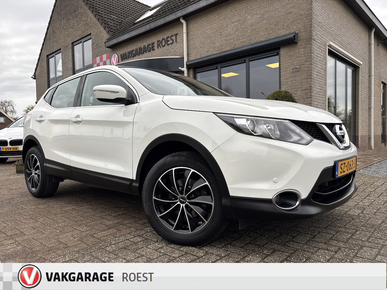 Nissan Qashqai - 1.2 DIG-T Acenta Trekhaak / Parkeersensors - AutoWereld.nl