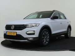 Volkswagen T-Roc - 1.0 TSI Style | Navigatie | Parkeersensoren | Adaptieve Cruise control | CarPlay | Elektri