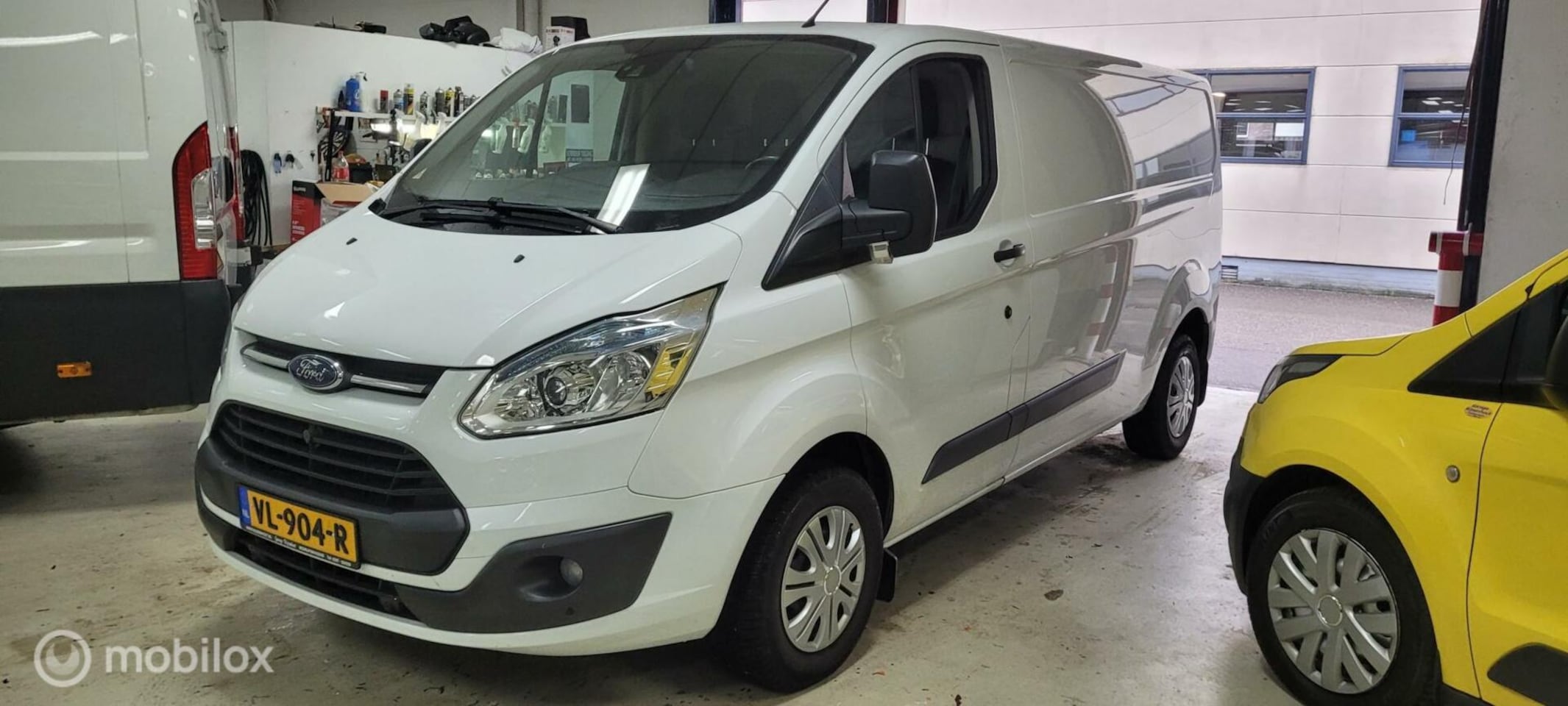 Ford Transit Custom - 290 2.2 TDCI L2H1 Airco Navi Cruise - AutoWereld.nl