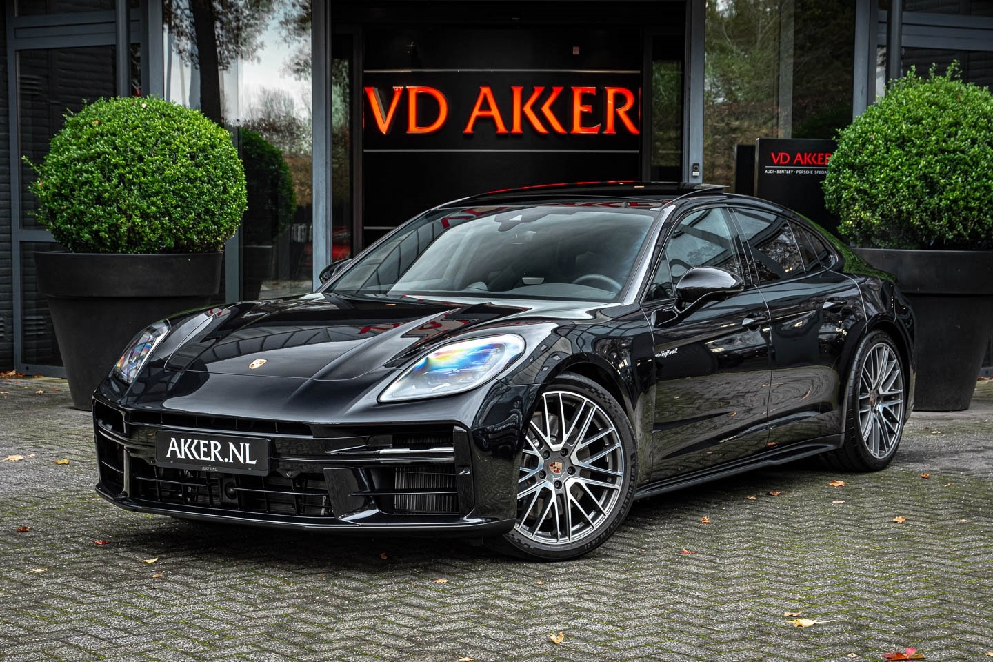 Porsche Panamera - 4 E-HYBRID NW MODEL SPORTDESIGN+4WSTURING+PANO.DAK - AutoWereld.nl