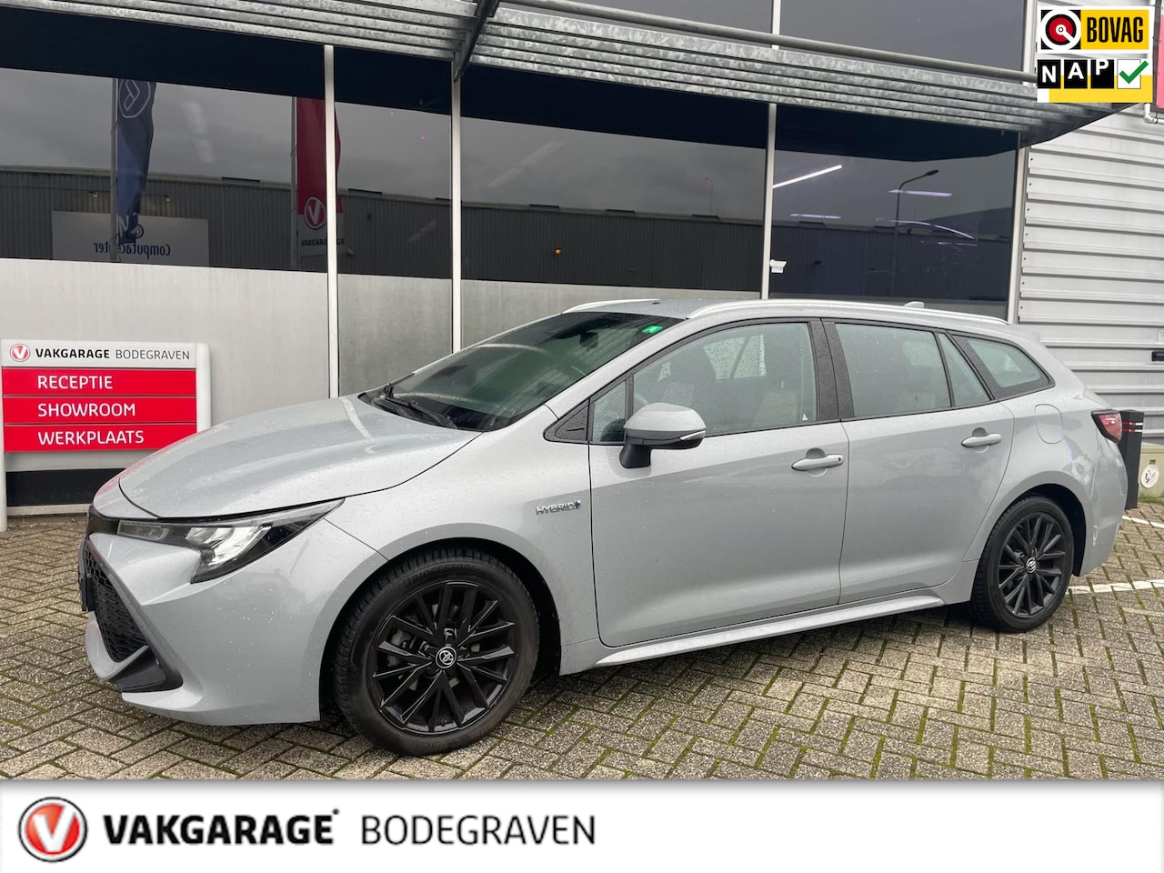 Toyota Corolla Touring Sports - 1.8 Hybrid Active / camera / navigatie / trekhaak - AutoWereld.nl