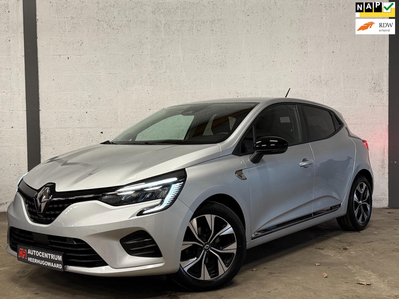 Renault Clio - 1.0 TCe Intens Navi|Cruise|LED|Camera|Carplay|Dealer Onderhouden !! - AutoWereld.nl