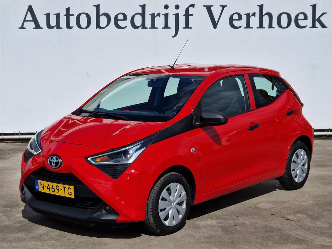 Toyota Aygo - 1.0 VVT-i 5-Drs X-Fun Airco - NL Auto - Lage Kmstand! - AutoWereld.nl