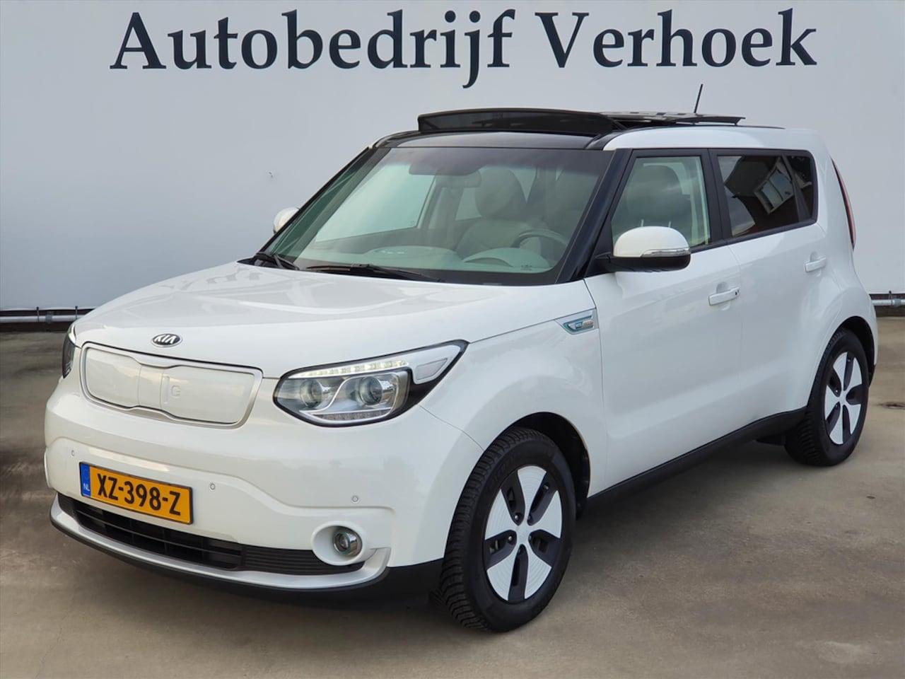 Kia e-Soul - EV 30kWh Executive Plus Line € 13.900 na Subsidie Panodak - Incl - AutoWereld.nl